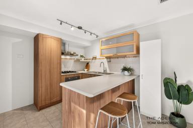 House For Sale - WA - Bassendean - 6054 - Privacy and Convenience All Nestled Together  (Image 2)