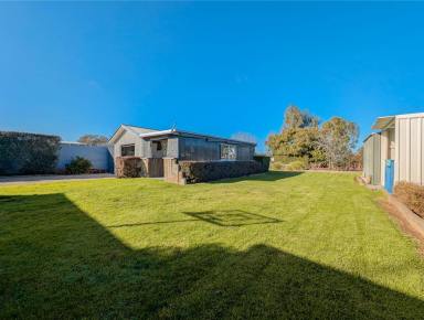House For Sale - VIC - Koondrook - 3580 - Charming Murray River Lifestyle with Stunning Established Gardens  (Image 2)