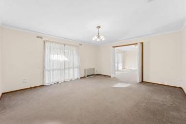 House For Sale - VIC - Mildura - 3500 - ROOM TO GROW IN A QUIET COURT LOCATION (Image 2)