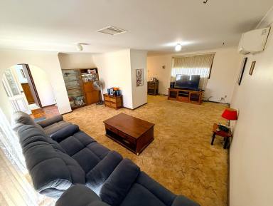 House For Sale - NSW - Quirindi - 2343 - BRICK & TILE IN IDEAL LOCATION (Image 2)