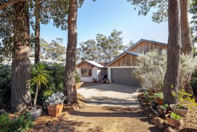 House For Sale - WA - Cowaramup - 6284 - Luxurious Lakeside Living  (Image 2)