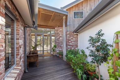 House For Sale - WA - Cowaramup - 6284 - Luxurious Lakeside Living  (Image 2)