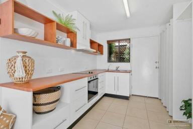 Unit For Lease - QLD - Sunrise Beach - 4567 - Coastal 2 Bedroom Unit - walk to beach  (Image 2)