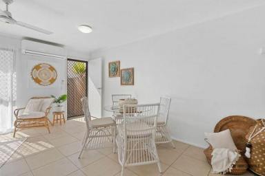 Unit For Lease - QLD - Sunrise Beach - 4567 - Coastal 2 Bedroom Unit - walk to beach  (Image 2)