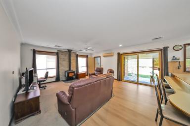 House For Sale - NSW - Tumut - 2720 - Space & Views!  (Image 2)