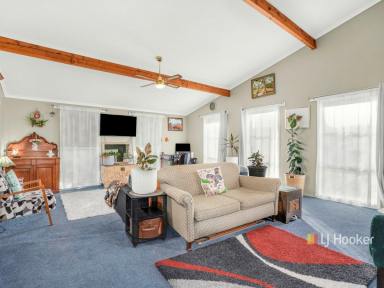 House For Lease - TAS - Devonport - 7310 - Spacious Home with Flexible Living  (Image 2)