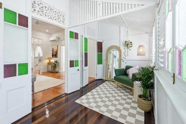 House For Sale - QLD - West End - 4810 - STORYBOOK APPEAL WITH TALES OF TIMELESS ELEGANCE (Image 2)