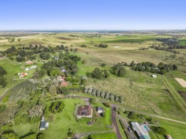 House For Sale - NSW - Fairy Hill - 2470 - Contemporary Family Haven (Image 2)