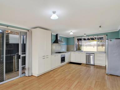 House For Sale - VIC - Bairnsdale - 3875 - LOW MAINTENANCE - LARGE LIVING  (Image 2)