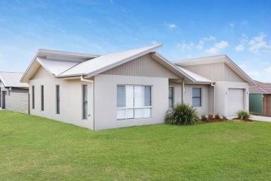 House For Sale - NSW - Mudgee - 2850 - MODERN LIVING, EXCEPTIONAL CONVENIENCE (Image 2)