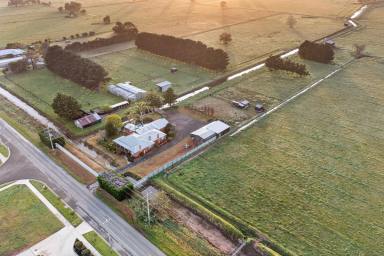 Acreage/Semi-rural For Sale - VIC - Sale - 3850 - Rare Lifestyle Opportunity Just Minutes from Sale  (Image 2)