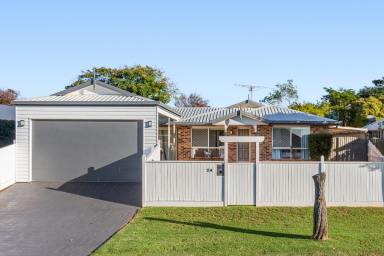 House For Sale - QLD - Middle Ridge - 4350 - Family Friendly in Middle Ridge - Bonus Shed!  (Image 2)