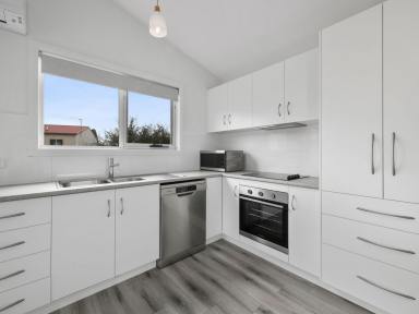House For Lease - TAS - Swansea - 7190 - Charming 2 bedroom unit in the heart of Swansea  (Image 2)
