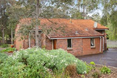 House For Lease - WA - Karridale - 6288 - Unique Character  (Image 2)