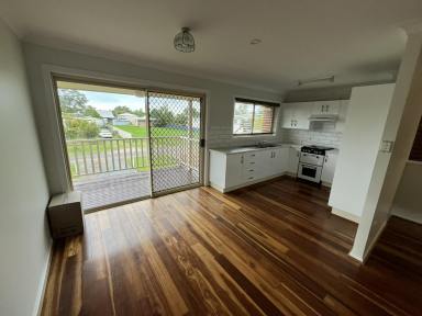 Townhouse For Lease - NSW - Grafton - 2460 - Stylish & Spacious 3-Bedroom Townhouse in the Heart of Grafton (Image 2)