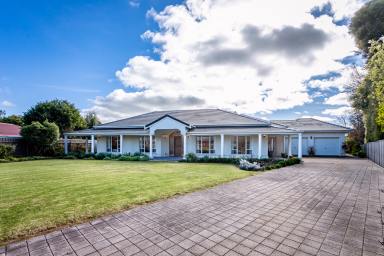 House For Sale - SA - Naracoorte - 5271 - Elegant Family Living in Desirable Dartmoor Close  (Image 2)