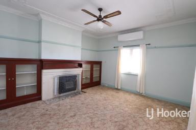 House Leased - NSW - Inverell - 2360 - 3 Bed, Double Brick Home (Image 2)