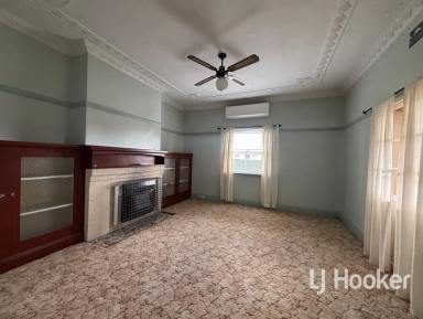 House For Lease - NSW - Inverell - 2360 - 3 Bed, Double Brick Home  (Image 2)