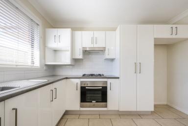 House For Sale - NSW - Grafton - 2460 - LOW MAINTENANCE BRICK & TILE  (Image 2)
