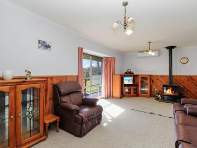 House For Sale - VIC - Omeo - 3898 - YOUR HIGH COUNTRY ESCAPE AWAITS  (Image 2)