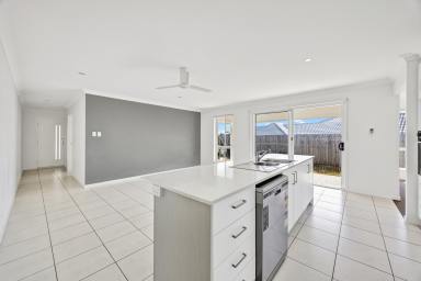 House For Sale - QLD - Glen Eden - 4680 - MOVE IN READY, NEW CARPETS, SIDE ACCESS, MULTIPLE LIVING AREAS!  (Image 2)