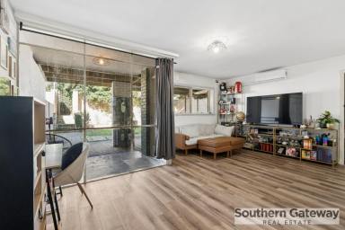 House For Sale - WA - Calista - 6167 - PET-FRIENDLY GROUND FLOOR LIVING WITH A PRIVATE BACKYARD (Image 2)