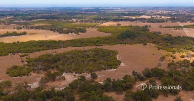 Mixed Farming For Sale - WA - Hopeland - 6125 - A Rare 64.54ha Rural Landholding with Endless Potential  (Image 2)