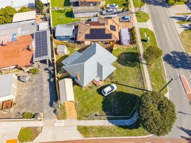 House For Sale - WA - Westminster - 6061 - Unlock the Potential !! (Image 2)