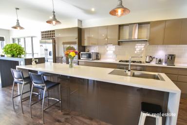 House For Sale - NSW - Inverell - 2360 - EFFORTLESSLY COMFORTABLE (Image 2)