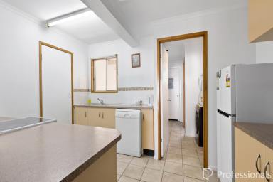 Unit For Sale - QLD - Blacks Beach - 4740 - Great investment by the Beach!  (Image 2)