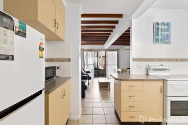 Unit For Sale - QLD - Blacks Beach - 4740 - Great investment by the Beach!  (Image 2)