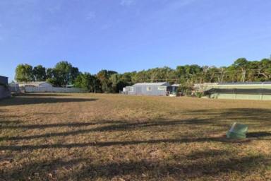 Residential Block For Sale - QLD - Forrest Beach - 4850 - PRIME BEACH OPPORTUNITY : SPACIOUS BLOCK IN FORREST BEACH!  (Image 2)