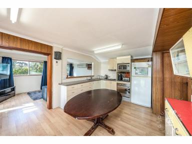 House For Lease - SA - Bowhill - 5238 - Fully furnished rental just a short stroll to the river  (Image 2)