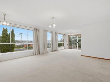 House For Lease - TAS - Montrose - 7010 - Charming & Comfortable Living in Beautiful Montrose  (Image 2)