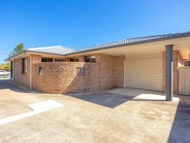 Villa For Lease - NSW - Old Bar - 2430 - Modern Renovated 3-Bedroom Villa – Walk to Beach, Shops & Caf&aecute;s  (Image 2)