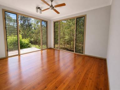 House For Sale - QLD - Macleay Island - 4184 - Character, Convenience & Endless Potential - Minimal work to Create Maximum Return! Walk to Ferry Pub & Shops  (Image 2)