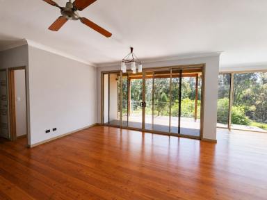 House For Sale - QLD - Macleay Island - 4184 - Character, Convenience & Endless Potential - Minimal work to Create Maximum Return! Walk to Ferry Pub & Shops (Image 2)