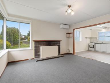 House For Lease - TAS - Glenorchy - 7010 - Freshly Refreshed Family Home in Convenient Location (Image 2)