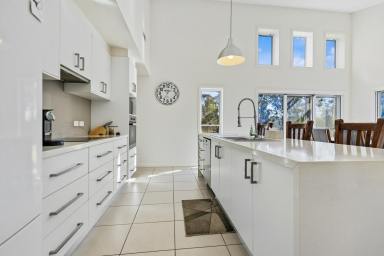 House For Sale - NSW - Mudgee - 2850 - FAMILY LIVING IN BLUE CHIP LOCATION (Image 2)
