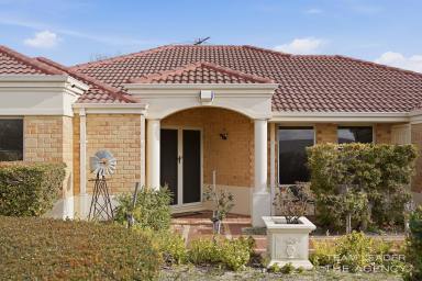 House For Sale - WA - Port Kennedy - 6172 - Spacious Family Living with Side Access, Powered Workshop & Outstanding Entertaining (Image 2)