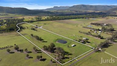 Lifestyle For Sale - NSW - Broke - 2330 - Where Every Window Frames a Masterpiece (Image 2)