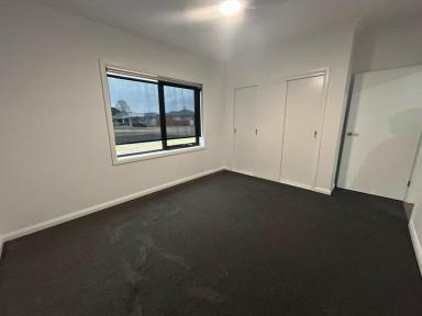 House For Lease - VIC - Bairnsdale - 3875 - CENTRALLY LOCATED  (Image 2)