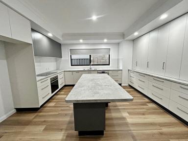 House For Lease - VIC - Bairnsdale - 3875 - CENTRALLY LOCATED  (Image 2)