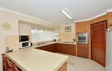 House For Lease - WA - Dudley Park - 6210 - Spacious/Comfortable Brick & Tile Home (Image 2)