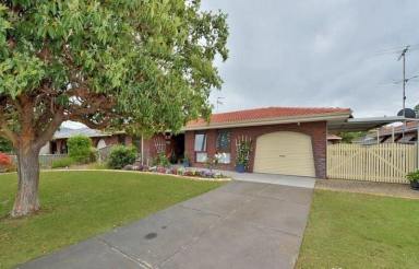 House For Lease - WA - Dudley Park - 6210 - Spacious/Comfortable Brick & Tile Home (Image 2)