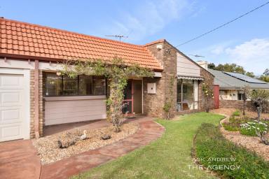 House For Sale - WA - Booragoon - 6154 - ELEVATED CULDESAC LOCATION (Image 2)