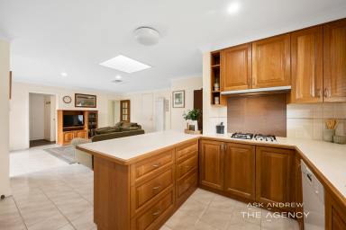 House For Sale - WA - Booragoon - 6154 - ELEVATED CULDESAC LOCATION  (Image 2)
