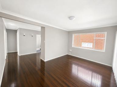 Unit For Lease - NSW - Keiraville - 2500 - Spacious Three-Bedroom Unit in Prime Keiraville Location  (Image 2)