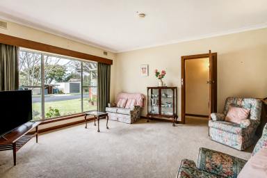 House For Sale - SA - Naracoorte - 5271 - Ideal downsizer, family home or Investment!  (Image 2)