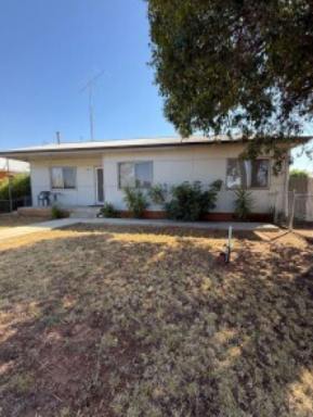 House For Sale - NSW - Leeton - 2705 - Location says it all, close to amenities! (Image 2)